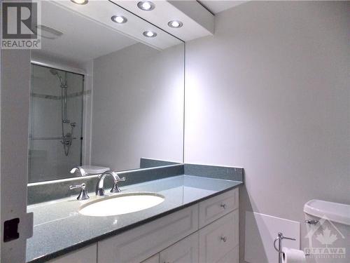 370 Dominion Avenue Unit#402, Ottawa, ON - Indoor Photo Showing Bathroom