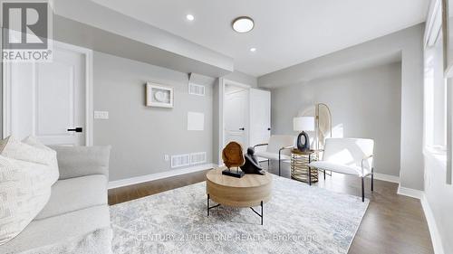 220 South Park Road, Markham (Commerce Valley), ON - Indoor Photo Showing Living Room