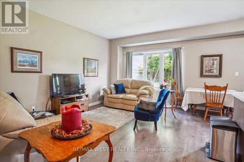 117 Rosehill Boulevard, Oshawa, ON - Indoor Photo Showing Living Room