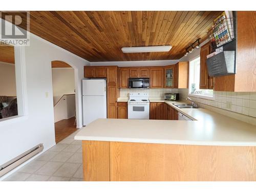 40 Chase Road, Christina Lake, BC - Indoor Photo Showing Kitchen With Double Sink