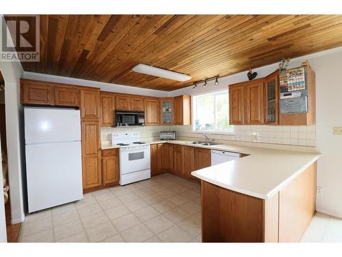 40 Chase Road, Christina Lake, BC - Indoor Photo Showing Kitchen With Double Sink