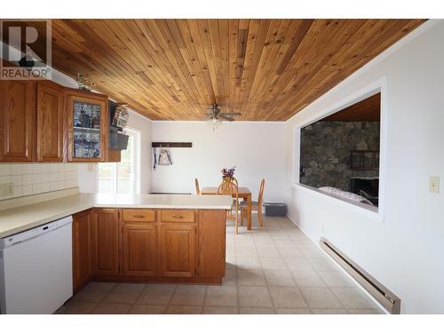 40 Chase Road, Christina Lake, BC - Indoor Photo Showing Kitchen