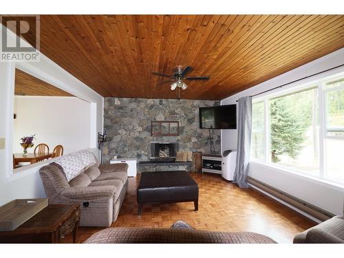 40 Chase Road, Christina Lake, BC - Indoor Photo Showing Living Room With Fireplace