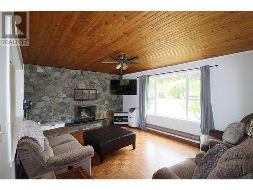 40 Chase Road, Christina Lake, BC - Indoor Photo Showing Living Room With Fireplace