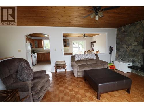 40 Chase Road, Christina Lake, BC - Indoor Photo Showing Living Room