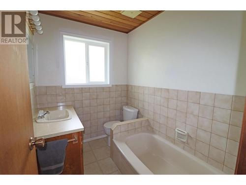 40 Chase Road, Christina Lake, BC - Indoor Photo Showing Bathroom