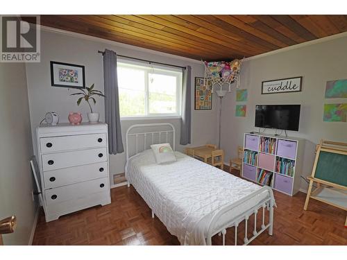 40 Chase Road, Christina Lake, BC - Indoor Photo Showing Bedroom