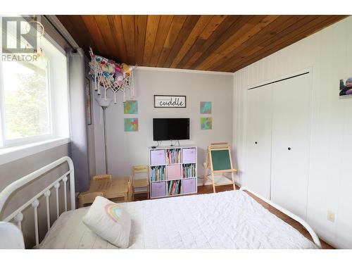 40 Chase Road, Christina Lake, BC - Indoor Photo Showing Bedroom