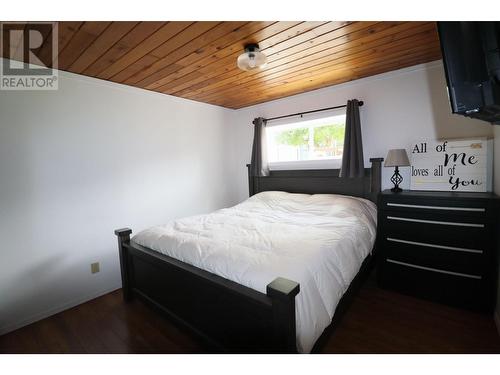 40 Chase Road, Christina Lake, BC - Indoor Photo Showing Bedroom