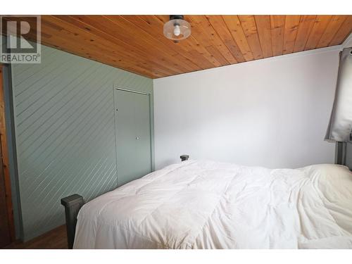 40 Chase Road, Christina Lake, BC - Indoor Photo Showing Bedroom