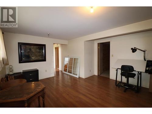 40 Chase Road, Christina Lake, BC - Indoor Photo Showing Living Room