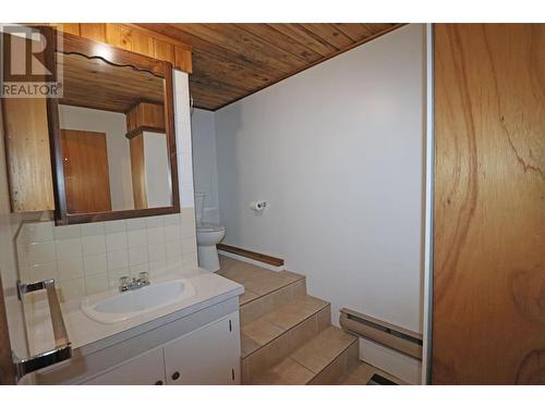 40 Chase Road, Christina Lake, BC - Indoor Photo Showing Bathroom