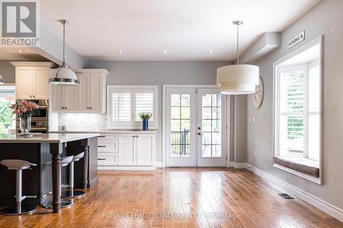 175 Oakhill Place, Hamilton (Ancaster), ON - Indoor Photo Showing Kitchen With Upgraded Kitchen