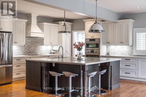 175 Oakhill Place, Hamilton (Ancaster), ON - Indoor Photo Showing Kitchen With Upgraded Kitchen