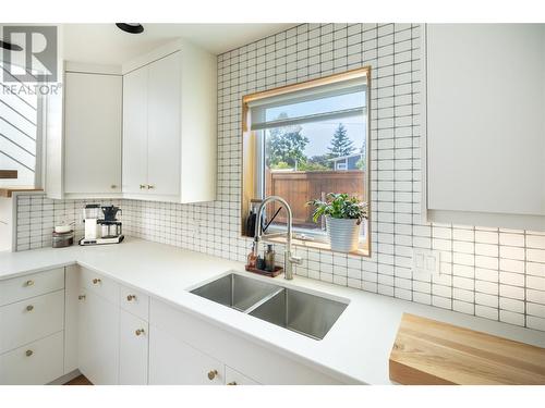 2340 Ethel Street, Kelowna, BC - Indoor Photo Showing Kitchen With Double Sink