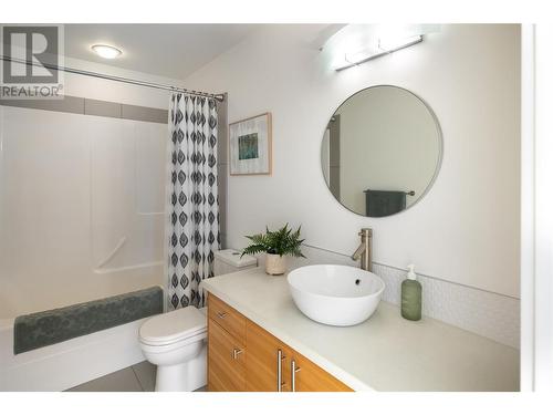 2340 Ethel Street, Kelowna, BC - Indoor Photo Showing Bathroom