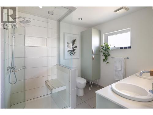 2340 Ethel Street, Kelowna, BC - Indoor Photo Showing Bathroom