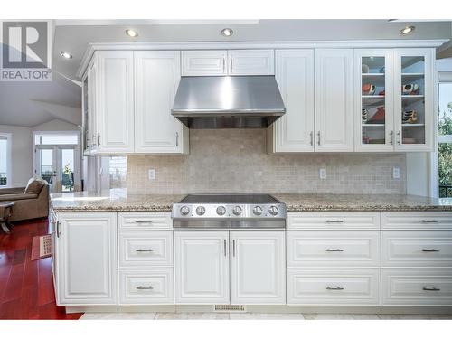 375 Trumpeter Court, Kelowna, BC - Indoor Photo Showing Kitchen