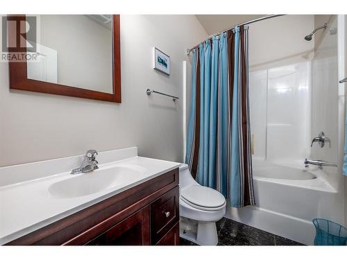 375 Trumpeter Court, Kelowna, BC - Indoor Photo Showing Bathroom