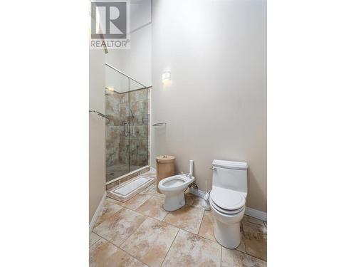 375 Trumpeter Court, Kelowna, BC - Indoor Photo Showing Bathroom