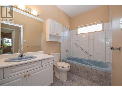 124 Sarsons Road Unit# 31, Vernon, BC - Indoor Photo Showing Bathroom