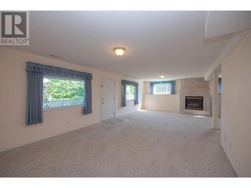 124 Sarsons Road Unit# 31, Vernon, BC - Indoor With Fireplace