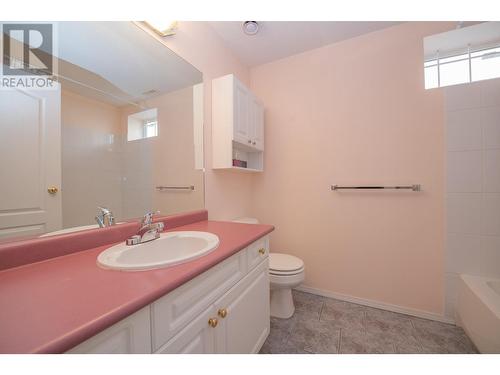 124 Sarsons Road Unit# 31, Vernon, BC - Indoor Photo Showing Bathroom