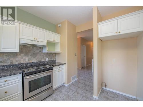 124 Sarsons Road Unit# 31, Vernon, BC - Indoor Photo Showing Kitchen