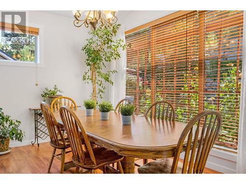 1041 Paret Crescent, Kelowna, BC - Indoor Photo Showing Dining Room