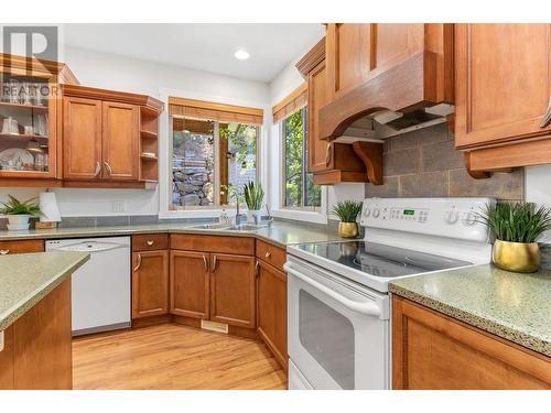 1041 Paret Crescent, Kelowna, BC - Indoor Photo Showing Kitchen With Double Sink