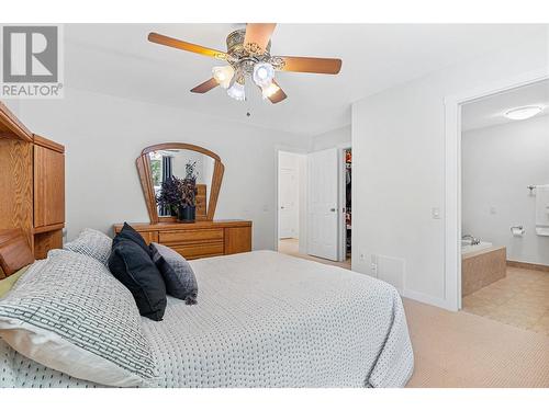 1041 Paret Crescent, Kelowna, BC - Indoor Photo Showing Bedroom