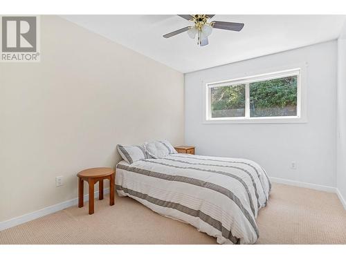 1041 Paret Crescent, Kelowna, BC - Indoor Photo Showing Bedroom