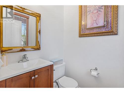 1041 Paret Crescent, Kelowna, BC - Indoor Photo Showing Bathroom