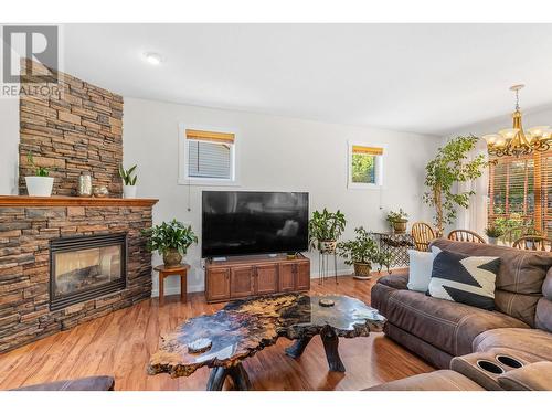 1041 Paret Crescent, Kelowna, BC - Indoor Photo Showing Living Room With Fireplace