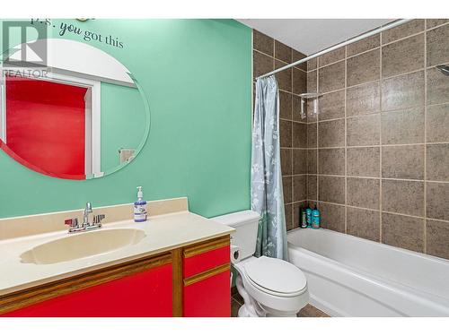 1041 Paret Crescent, Kelowna, BC - Indoor Photo Showing Bathroom