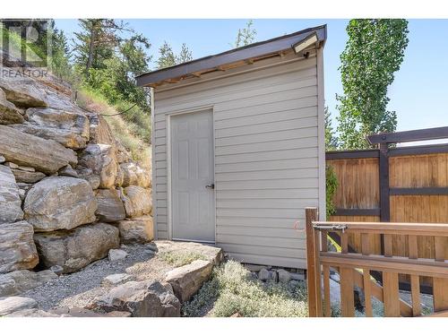 1041 Paret Crescent, Kelowna, BC - Outdoor With Exterior