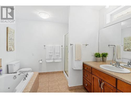 1041 Paret Crescent, Kelowna, BC - Indoor Photo Showing Bathroom