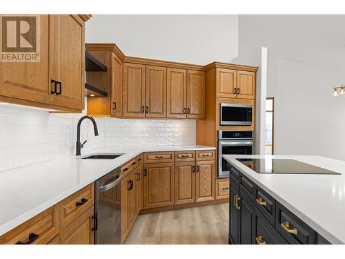 3898 Desert Pines Avenue, Peachland, BC - Indoor Photo Showing Kitchen With Upgraded Kitchen