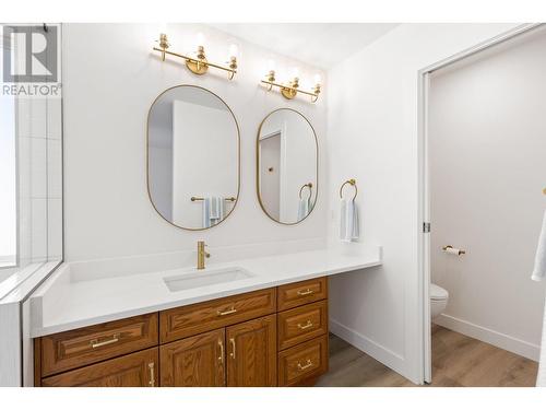 3898 Desert Pines Avenue, Peachland, BC - Indoor Photo Showing Bathroom