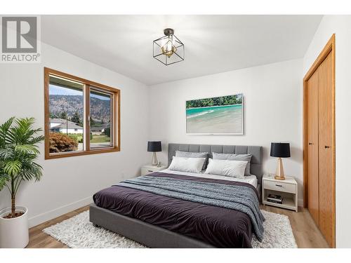 3898 Desert Pines Avenue, Peachland, BC - Indoor Photo Showing Bedroom