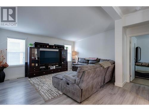 1835 Nancee Way Court Unit# 30, Kelowna, BC - Indoor Photo Showing Living Room