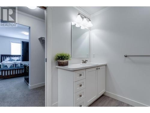 1835 Nancee Way Court Unit# 30, Kelowna, BC - Indoor Photo Showing Bathroom