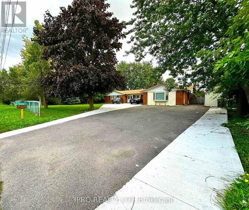 10414 Chinguacousy Road, Brampton (Fletcher'S Meadow), ON - Outdoor