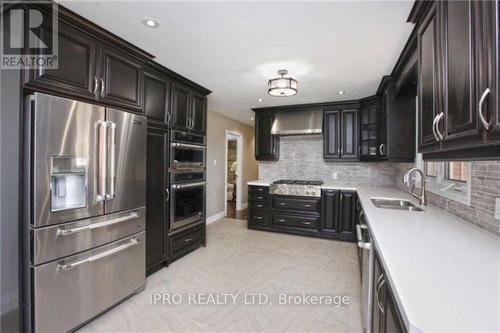 10414 Chinguacousy Road, Brampton, ON - Indoor Photo Showing Kitchen With Double Sink With Upgraded Kitchen