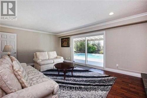 10414 Chinguacousy Road, Brampton, ON - Indoor Photo Showing Living Room