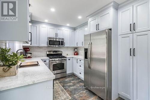 92 Cassander Crescent, Brampton (Heart Lake East), ON - Indoor Photo Showing Kitchen With Double Sink With Upgraded Kitchen