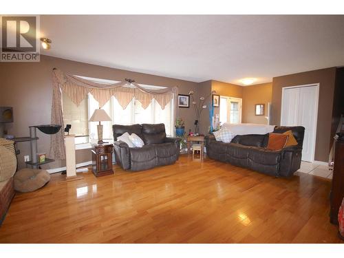 1516 114 Avenue, Dawson Creek, BC - Indoor Photo Showing Living Room