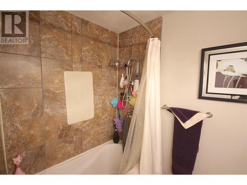 1516 114 Avenue, Dawson Creek, BC - Indoor Photo Showing Bathroom