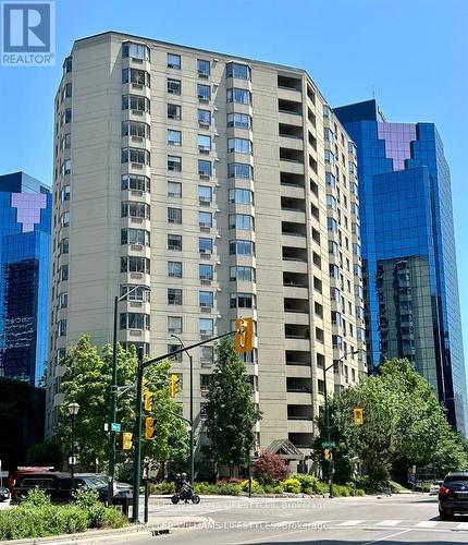 1502 - 500 Talbot Street, London, ON - Outdoor With Facade