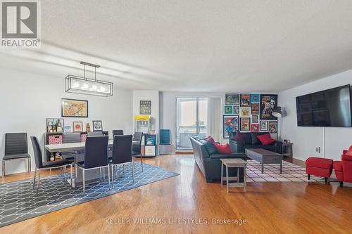 1502 - 500 Talbot Street, London, ON - Indoor Photo Showing Living Room